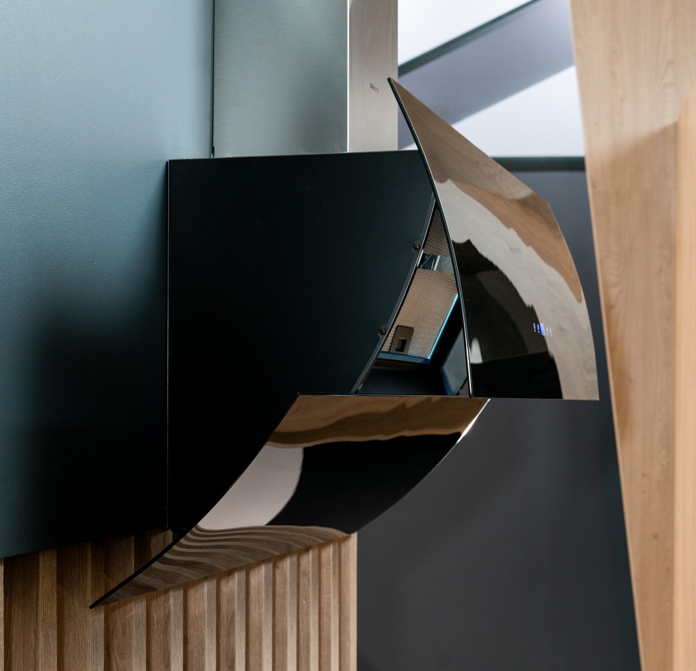 Настенная вытяжка GRAUDE DH 90.3 GE