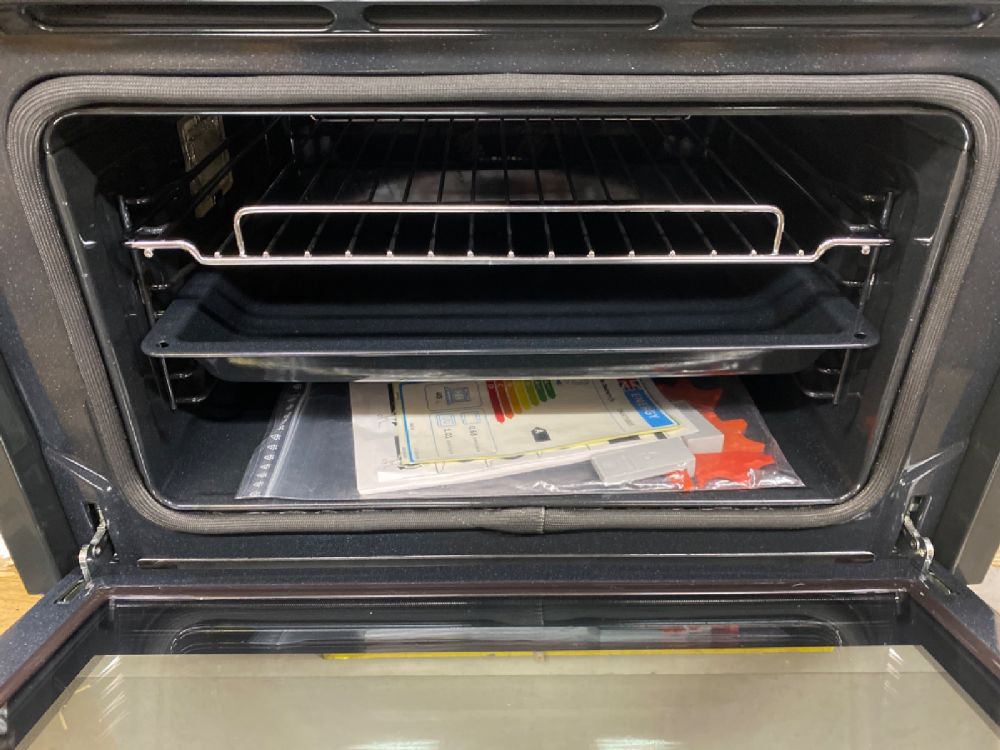 Компактный духовой шкаф с пиролизом и функцией пара De Dietrich DKR7580X