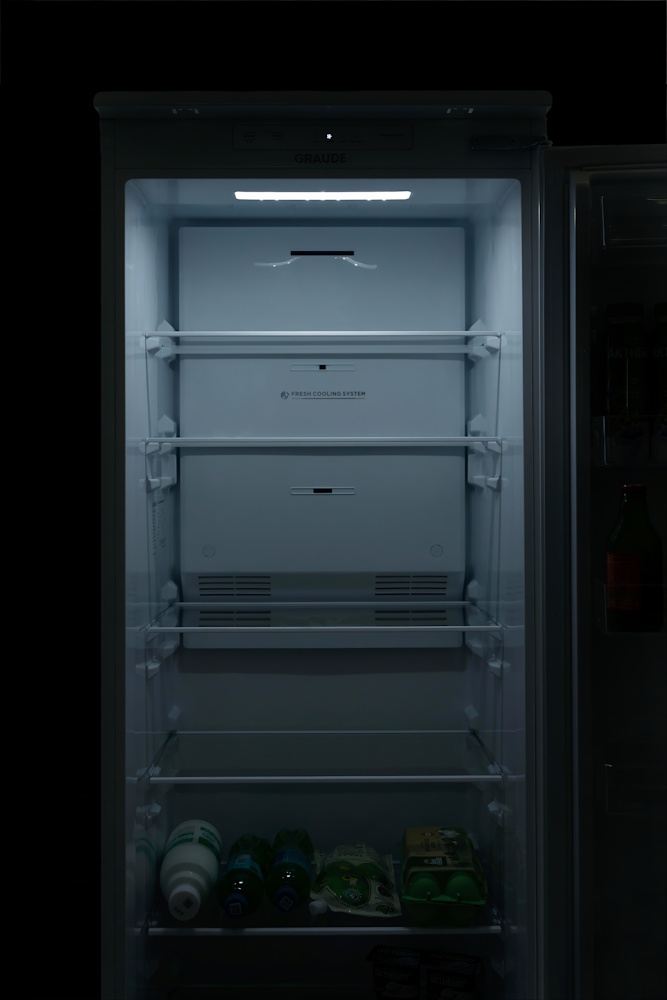Встраиваемый холодильный шкаф GRAUDE IK 180.0