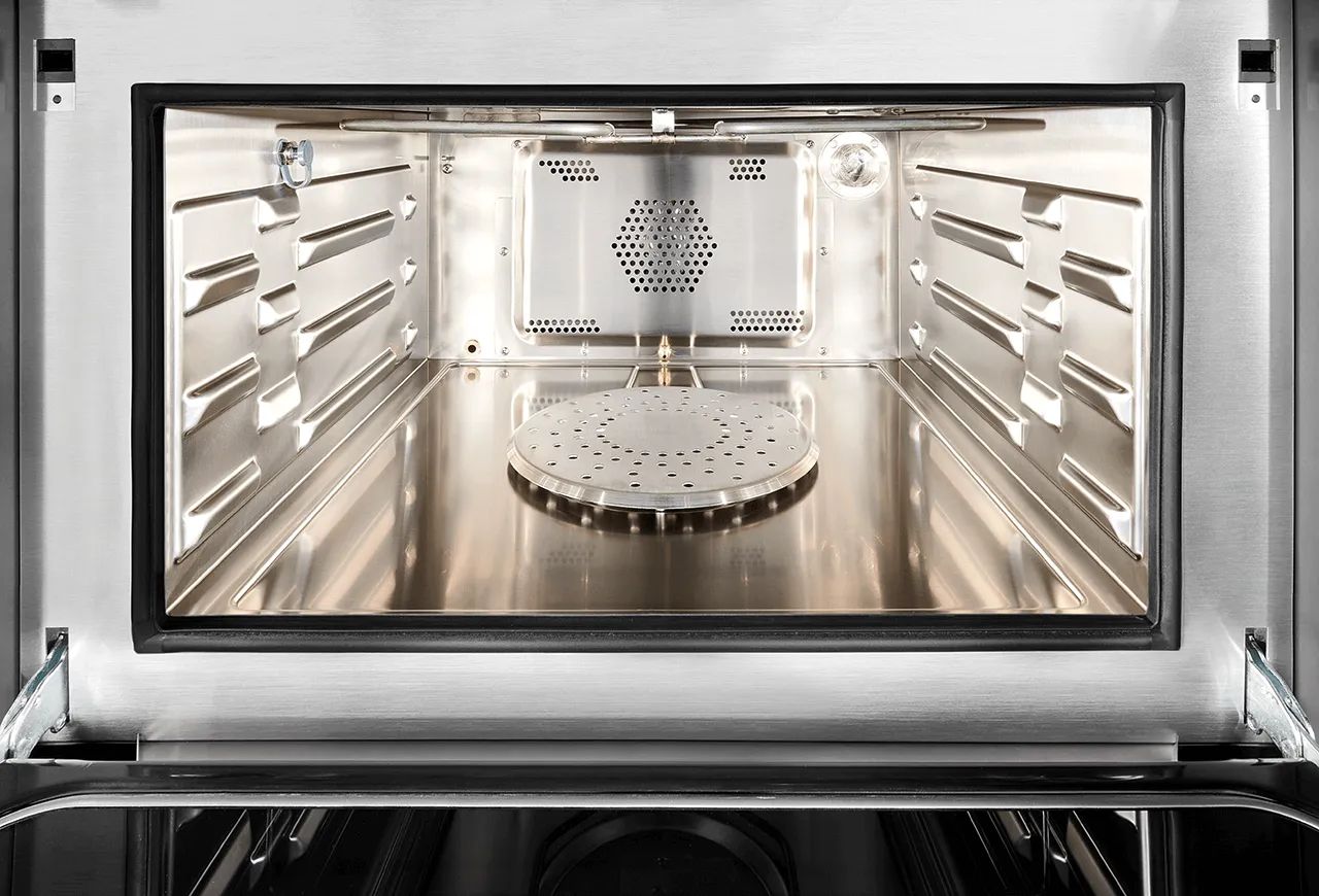 Компактный электрический духовой шкаф Ultracombi 3 в 1 (конвекция, пар, микроволны) ILVE 645STCHSW/BK