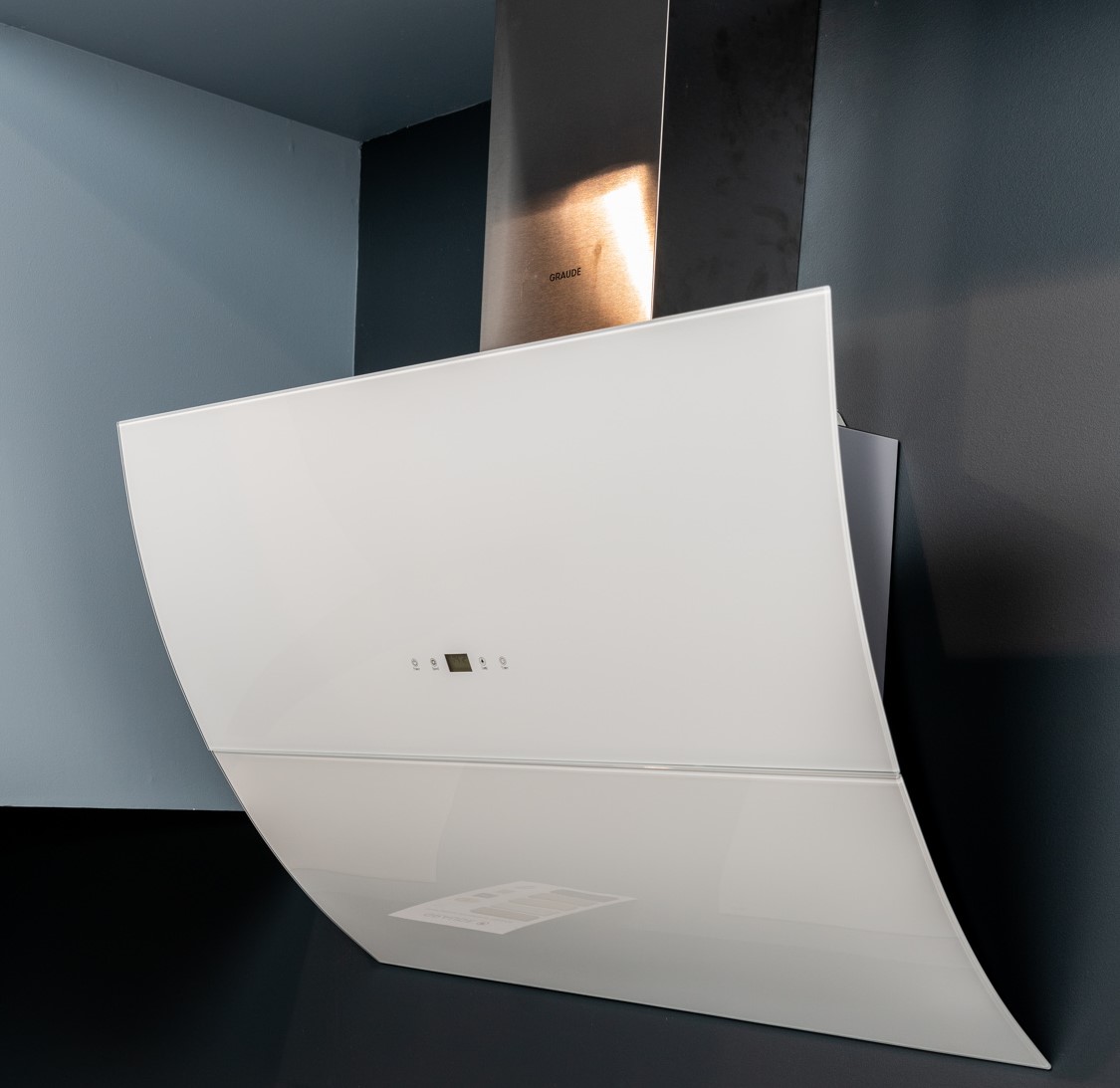 Настенная вытяжка GRAUDE DH 90.3 WE