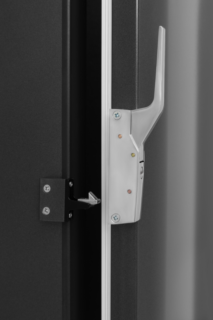 Холодильный шкаф для хранения шуб GRAUDE PK 70.0