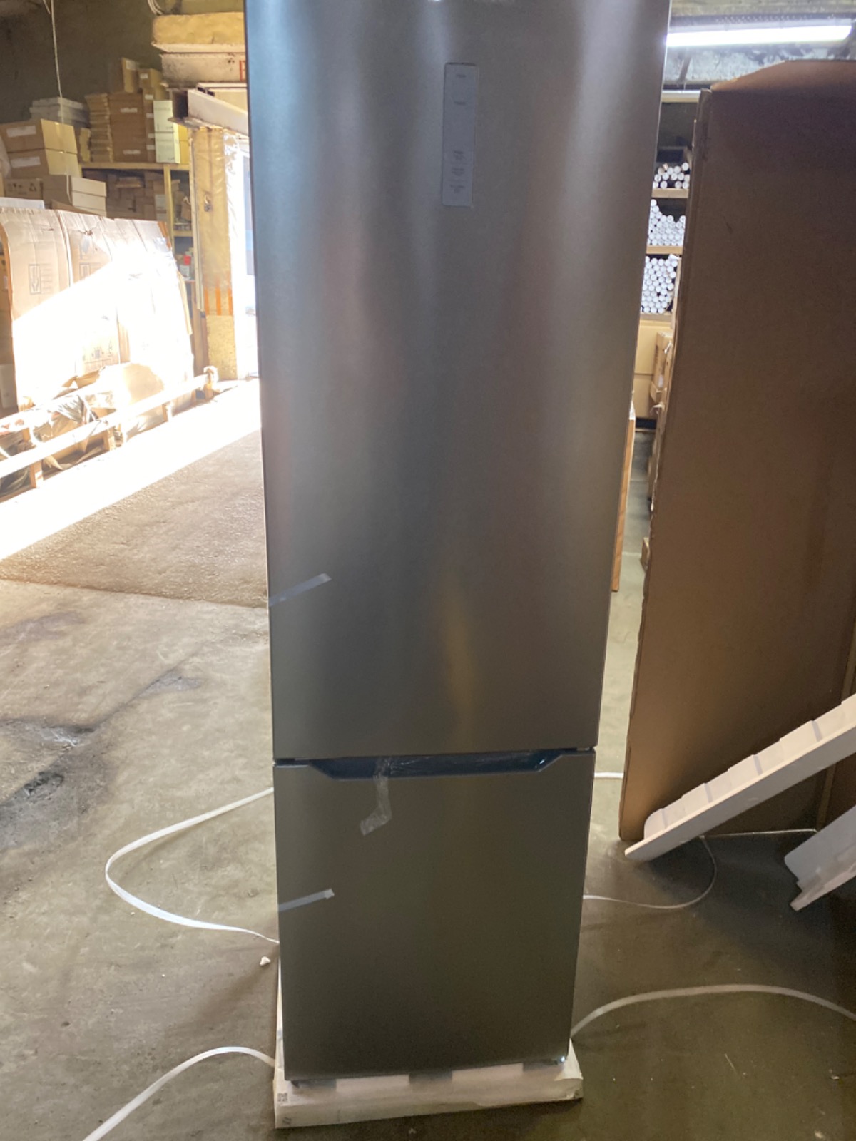 Отдельностоящий холодильник с нижней морозильной камерой Kuppersbusch FKG 6600.0 E-02