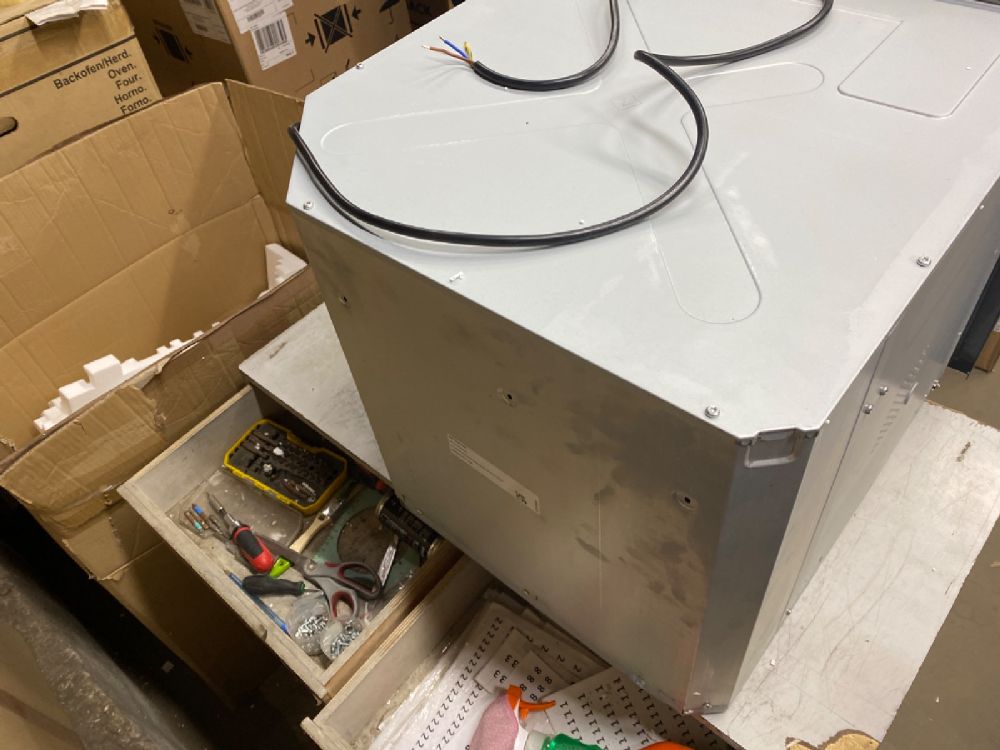 Компактный духовой шкаф с пиролизом и функцией пара De Dietrich DKR7580X