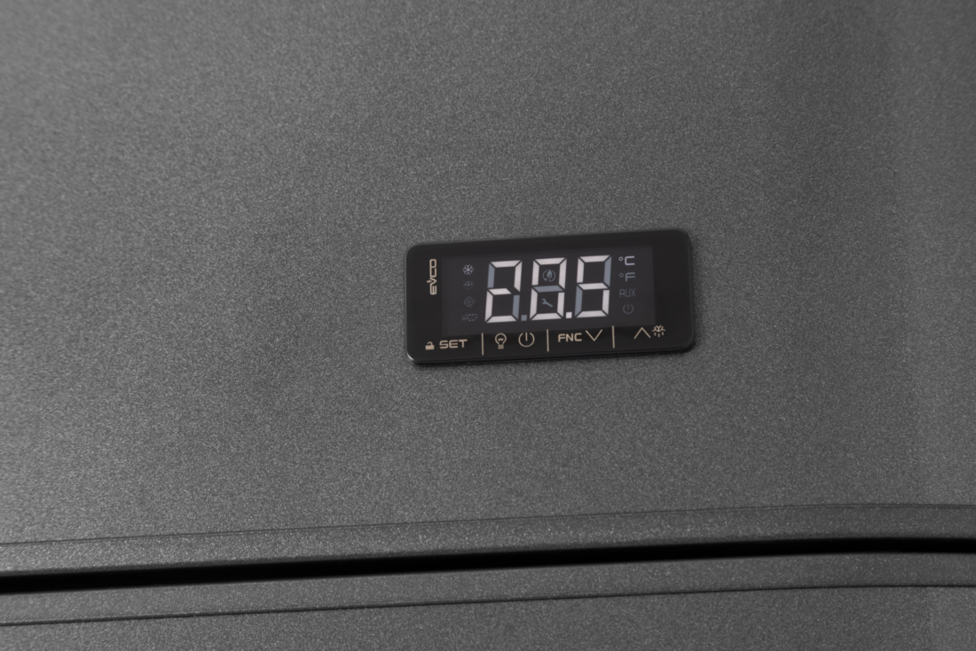 Холодильный шкаф для хранения шуб GRAUDE PK 70.0