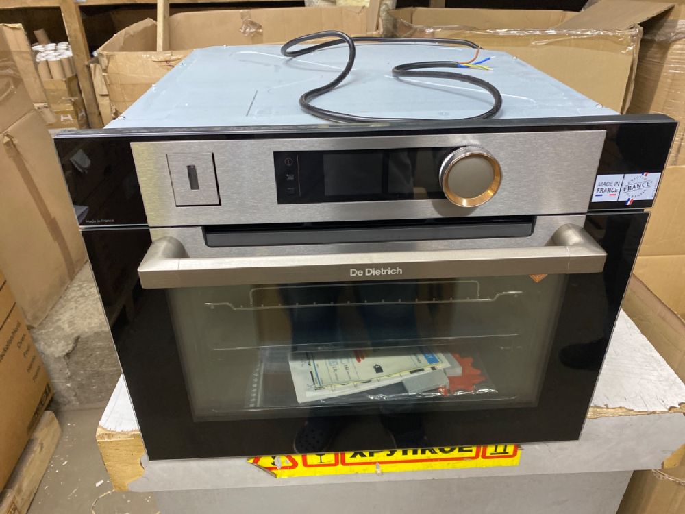 Компактный духовой шкаф с пиролизом и функцией пара De Dietrich DKR7580X